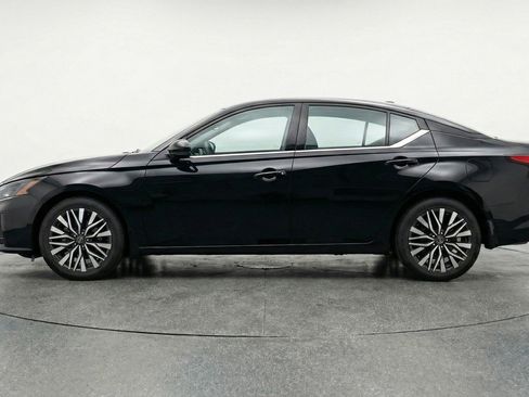 Used 2025 Nissan Altima 2.5 SV image 5