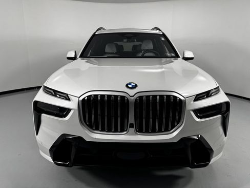 Used 2026 BMW X7 xDrive40i w/ M Sport Package AWD/4WD image 3