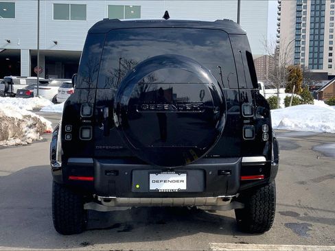 New 2026 Land Rover Defender 110 X-Dynamic SE image 4