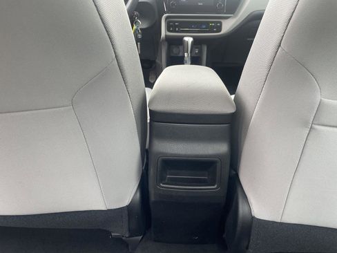 Used 2018 Toyota Corolla LE FWD image 21