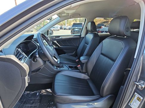 Used 2024 Volkswagen Tiguan SE FWD image 15