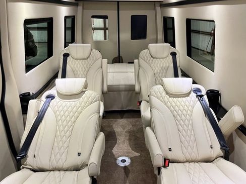 Used 2023 Mercedes-Benz Sprinter 2500 image 13