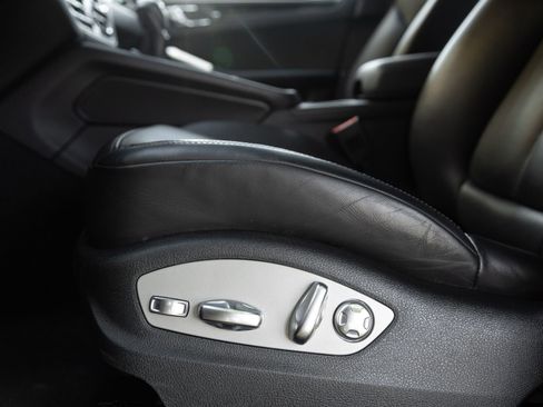 Certified 2023 Porsche Macan AWD/4WD image 21