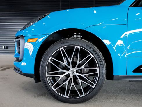 Certified 2022 Porsche Macan image 12