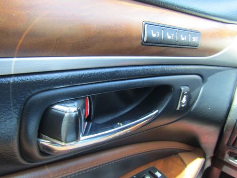 Used 2013 Lexus LS 460 AWD w/ Comfort Pkg image 33
