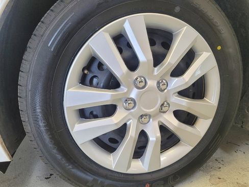 Used 2024 Nissan Sentra S image 31