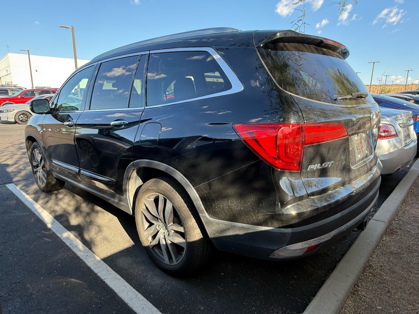 Used 2017 Honda Pilot Touring image 3
