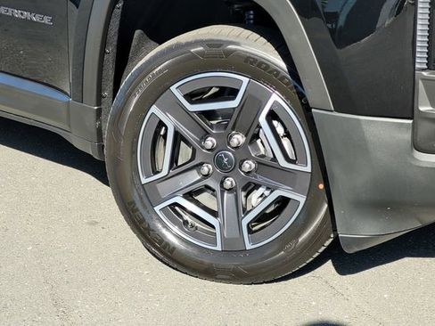 New 2026 Jeep Cherokee Limited image 9