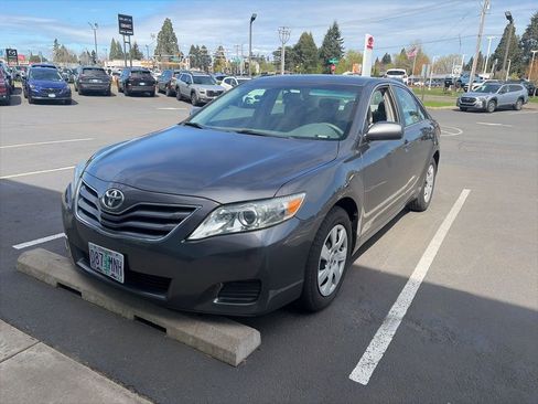 Used 2011 Toyota Camry LE image 2