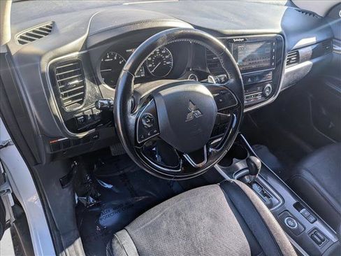 Used 2017 Mitsubishi Outlander GT image 10