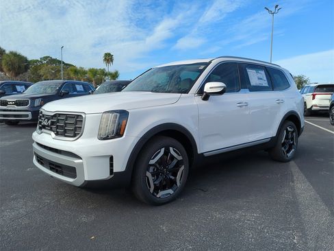New 2025 Kia Telluride S image 4