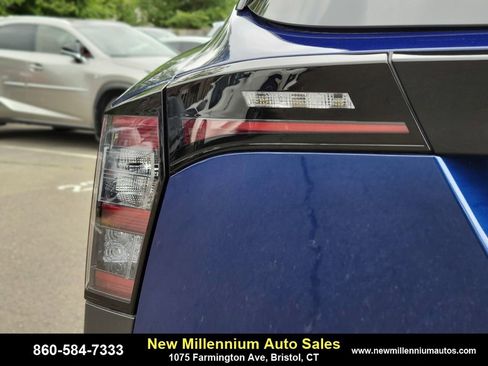 Used 2025 Nissan Kicks SR image 9