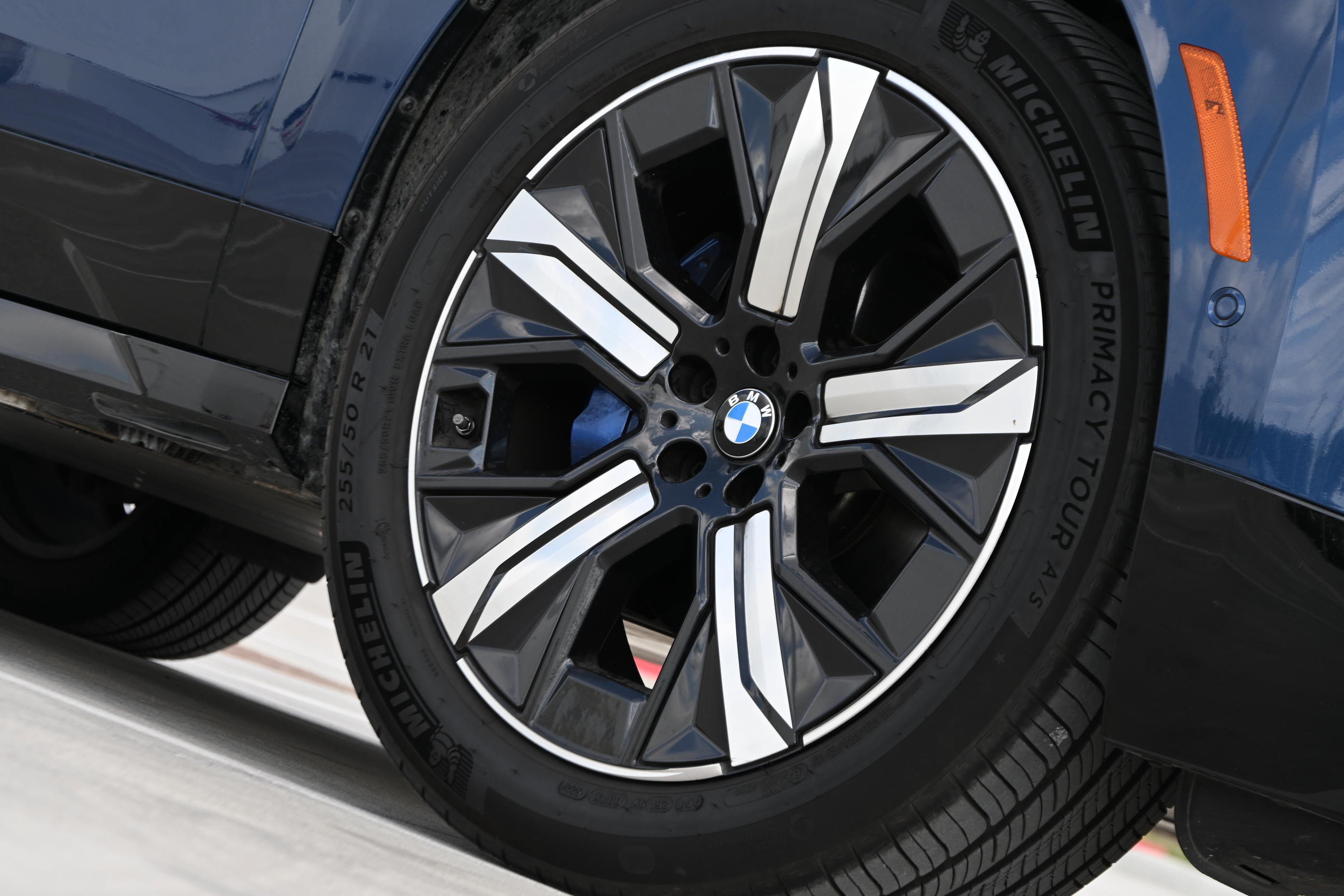 Certified 2023 BMW iX xDrive50 w/ Sport Package AWD/4WD image 11