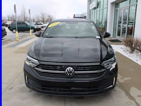 Used 2023 Volkswagen Jetta Sport image 2