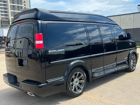 Used 2016 Chevrolet Express 2500 RWD image 9