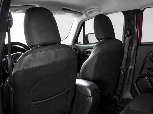 Used 2017 Jeep Renegade Altitude FWD image 18