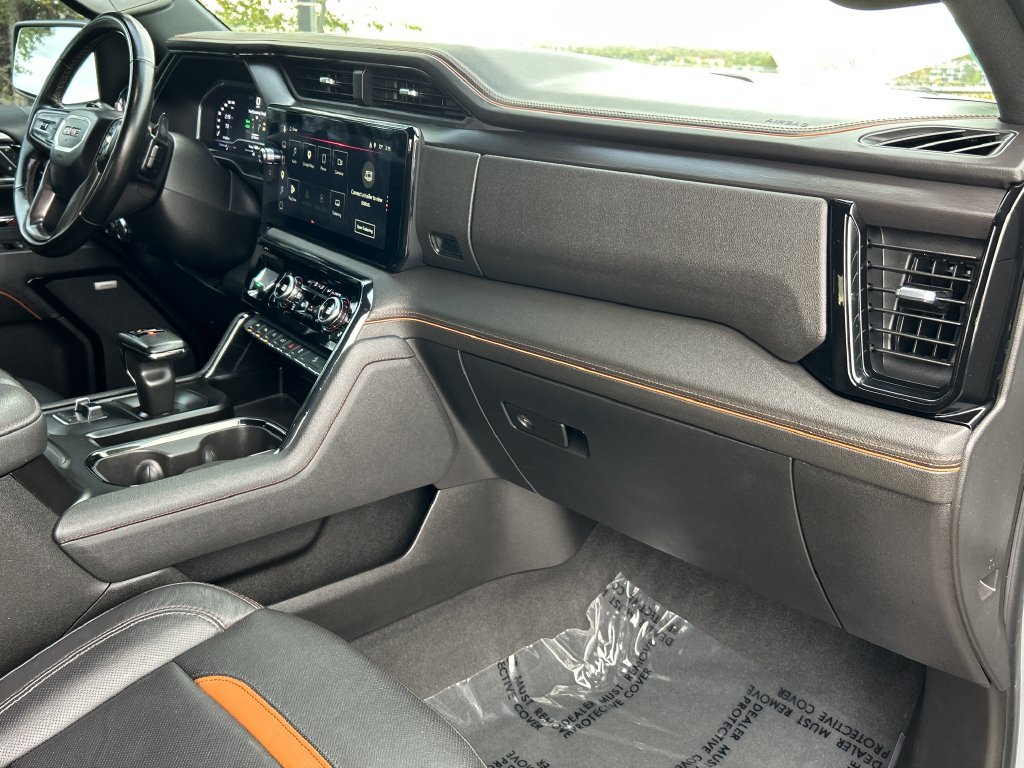 Used 2024 GMC Sierra 1500 AT4 w/ Technology Package AWD/4WD image 8