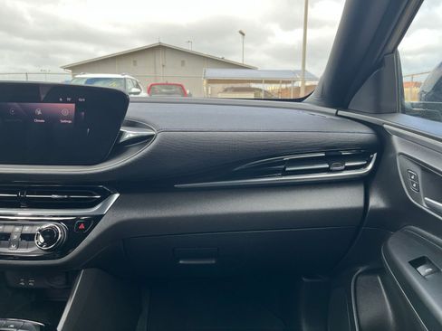 Used 2025 Buick Envista Sport Touring image 34