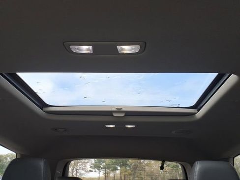 Used 2020 Buick Enclave Premium w/ Sun and Sites Package AWD/4WD image 7