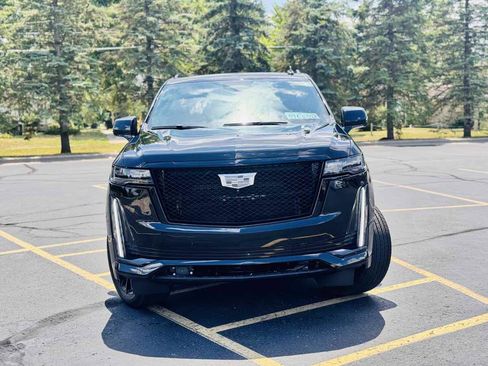 Used 2023 Cadillac Escalade Sport w/ LPO, ONYX Package AWD/4WD image 9