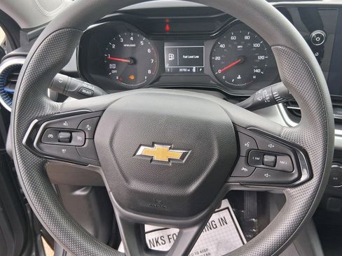 Used 2024 Chevrolet Trax LS w/ LS Convenience Package image 9