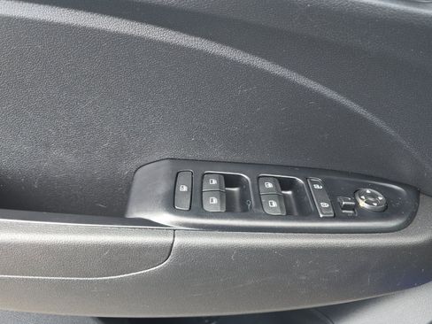 Used 2021 Hyundai Venue SE FWD image 11