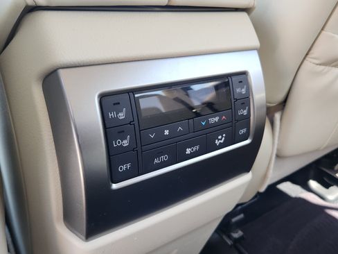 Used 2023 Lexus GX 460 Luxury w/ Sport Design Package AWD/4WD image 15