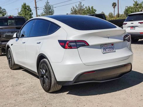 Used 2024 Tesla Model Y 2WD image 12