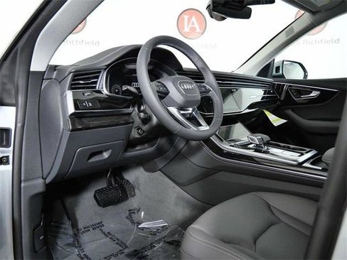 New 2025 Audi Q8 Premium Plus image 17
