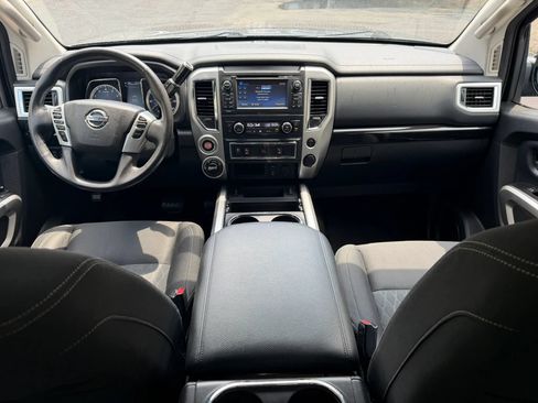 Used 2017 Nissan Titan SV AWD/4WD image 12