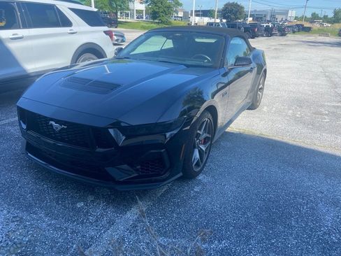 Used 2025 Ford Mustang GT Premium w/ GT Performance Package RWD image 3