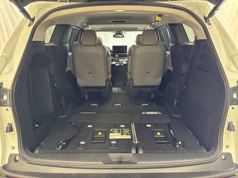 Used 2025 Toyota Sienna XLE AWD/4WD image 25
