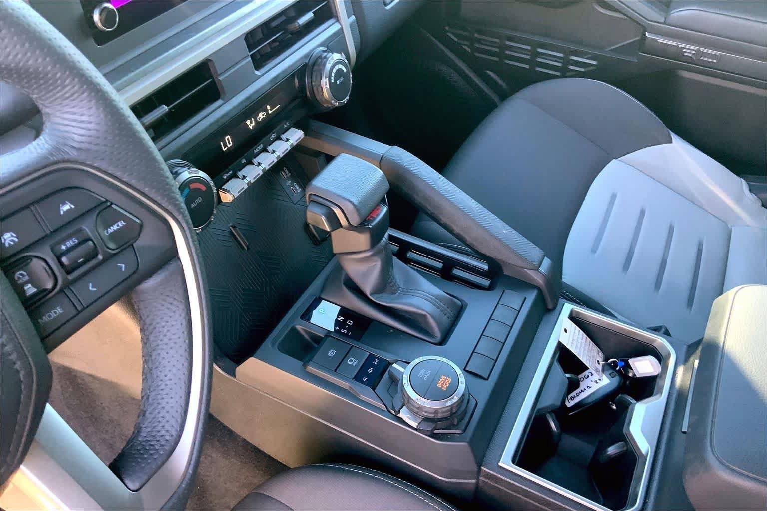 Used 2025 Toyota Tacoma TRD Sport AWD/4WD image 16