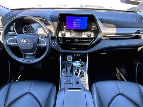 Certified 2024 Toyota Highlander XLE image 15