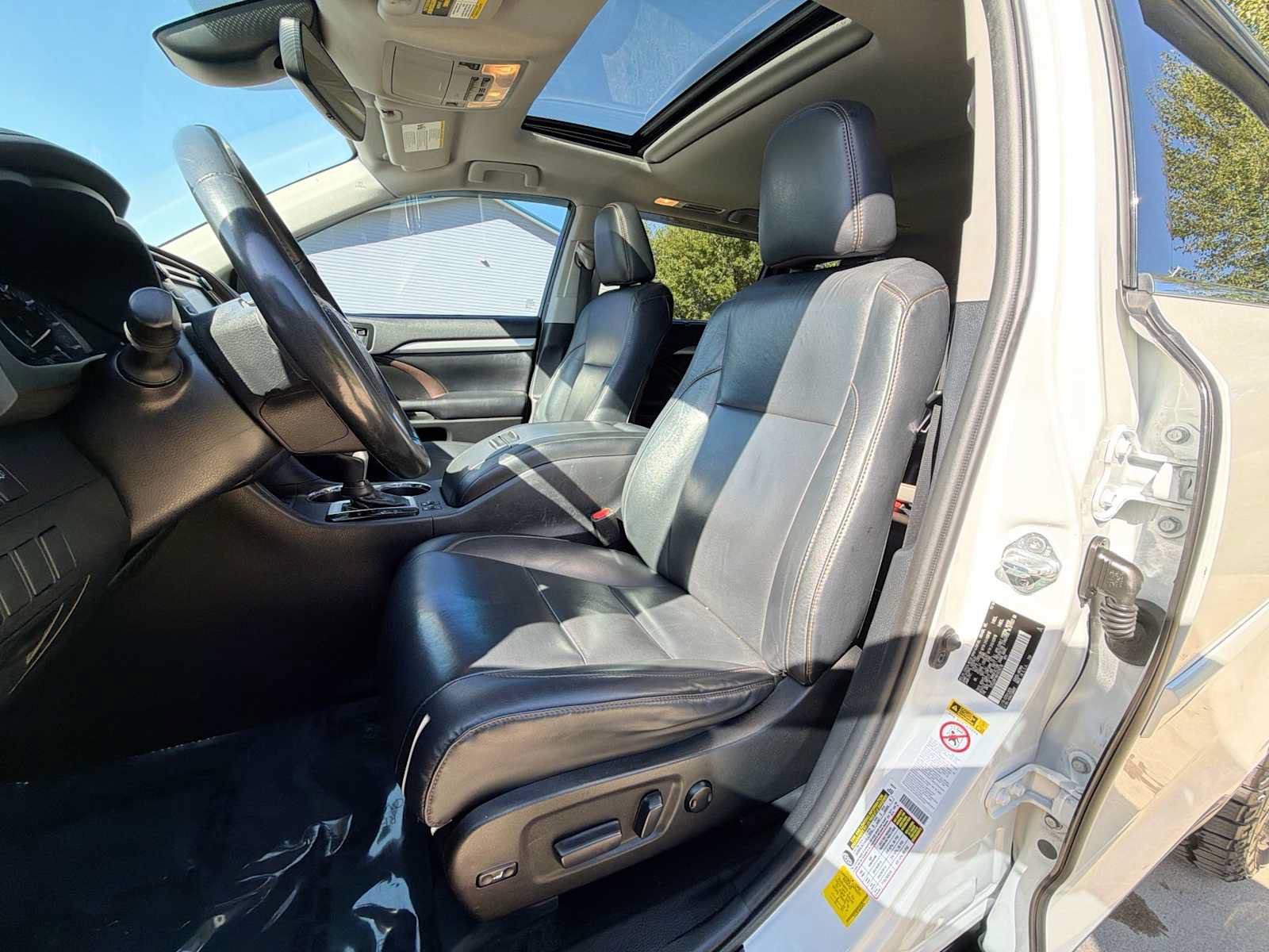 Used 2019 Toyota Highlander XLE AWD/4WD image 13
