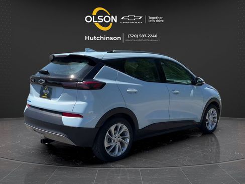 Certified 2023 Chevrolet Bolt EUV LT w/ Comfort Package FWD image 5