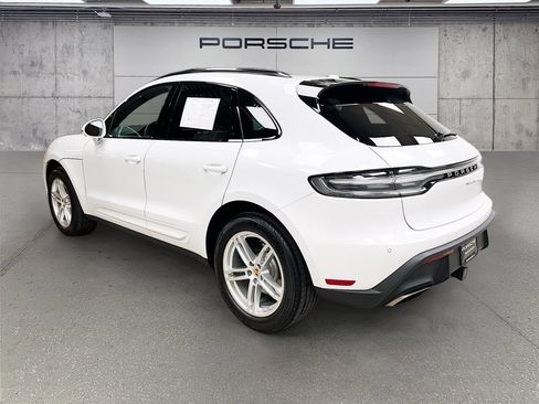 Certified 2026 Porsche Macan AWD/4WD image 3