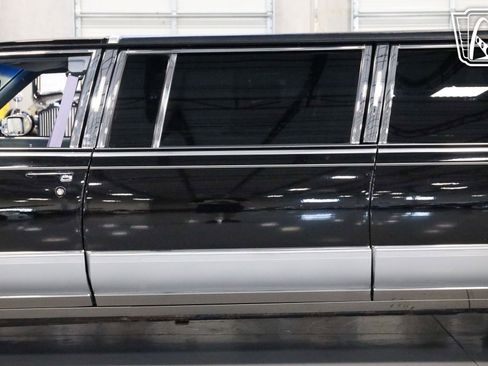 Used 1992 Cadillac Brougham image 32