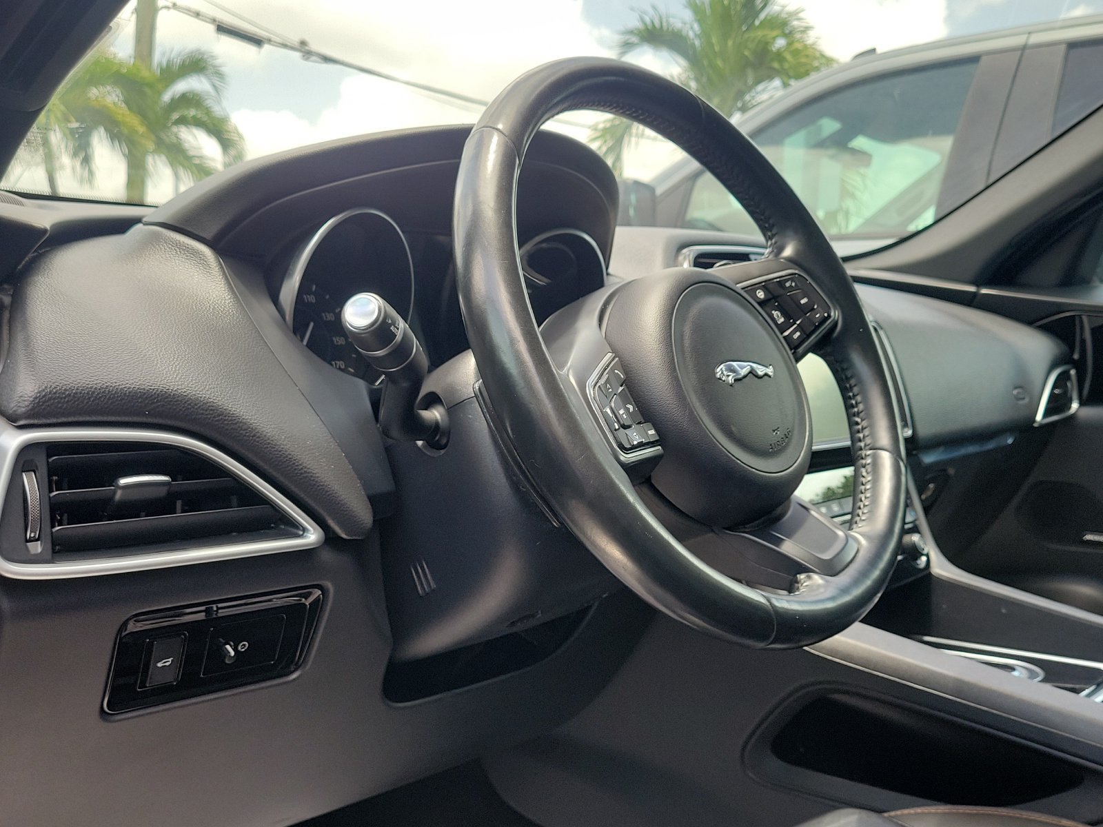 Used 2017 Jaguar F-PACE Prestige AWD/4WD image 10
