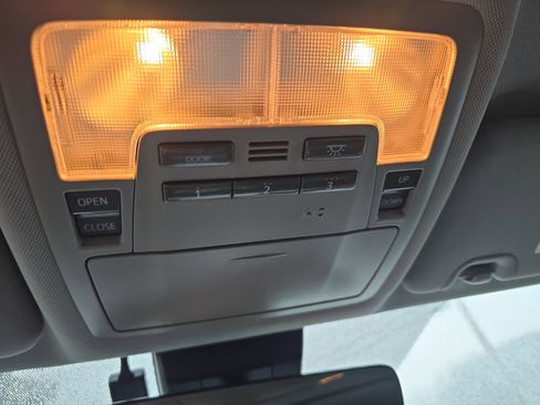 Used 2019 Toyota Highlander XLE image 32