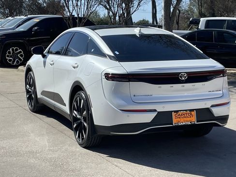 Used 2025 Toyota Crown Platinum image 4