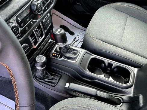 Used 2024 Jeep Wrangler Unlimited Sport AWD/4WD image 18