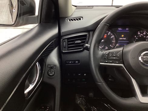 Used 2018 Nissan Rogue SL w/ Premium Package AWD/4WD image 36