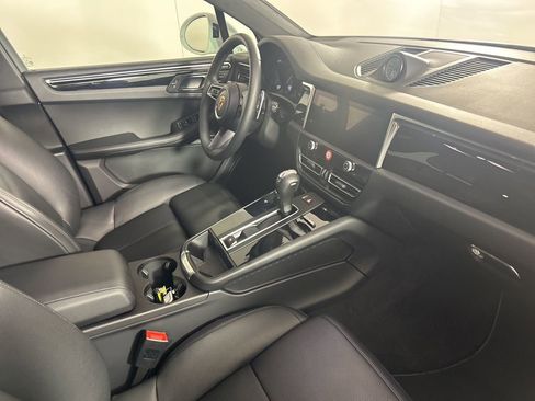 Certified 2025 Porsche Macan image 19