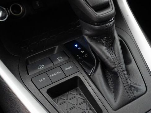 Used 2021 Toyota RAV4 XLE w/ Convenience Package FWD image 24