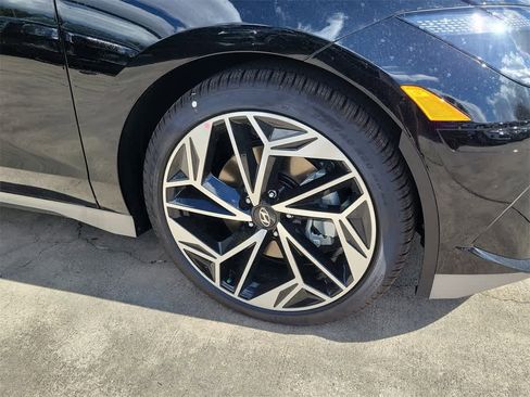 New 2025 Hyundai Ioniq 6 SEL image 5