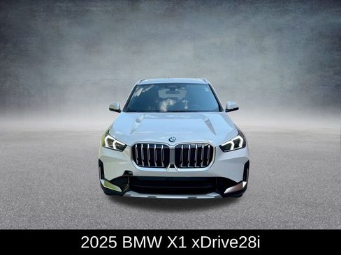 Used 2025 BMW X1 xDrive28i AWD/4WD image 3