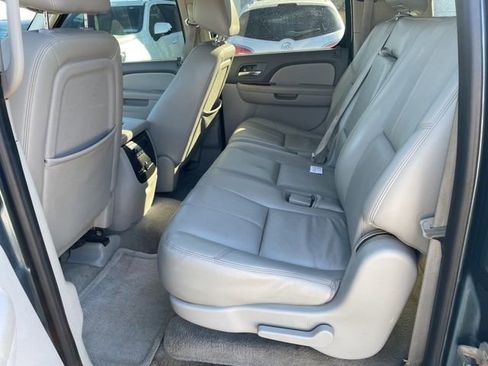 Used 2010 GMC Yukon XL SLT w/ SLT-2 Equipment Package AWD/4WD image 5