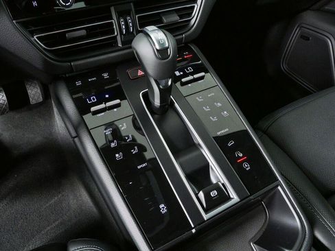 New 2026 Porsche Macan Turbo AWD/4WD image 19