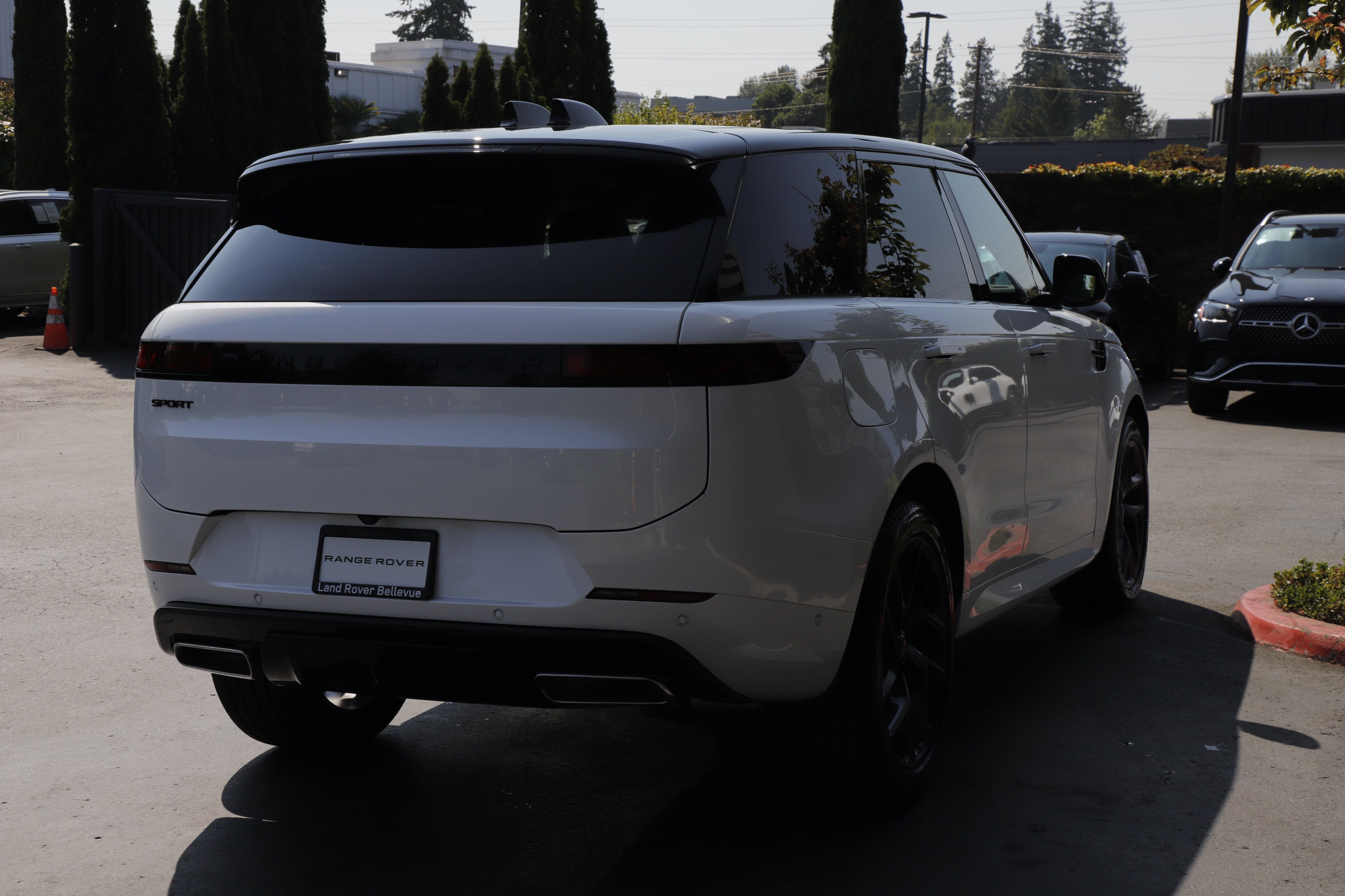 New 2026 Land Rover Range Rover Sport Dynamic SE AWD/4WD image 10